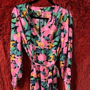 Cute pink floral mini, long sleeves with belt